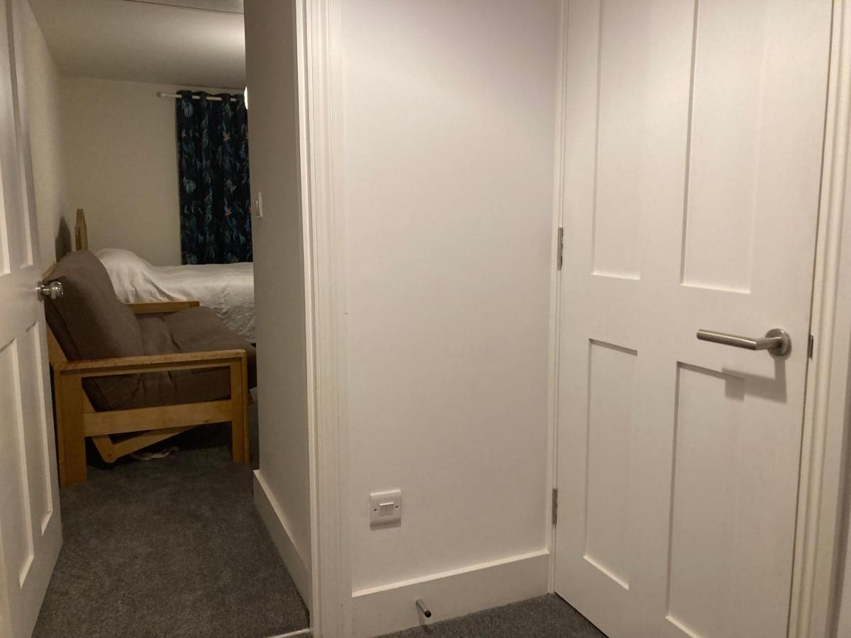 Beautiful 1-Bed Studio In Лондон Екстер'єр фото