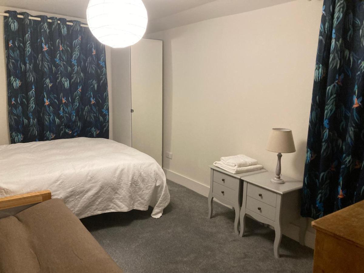 Beautiful 1-Bed Studio In Лондон Екстер'єр фото